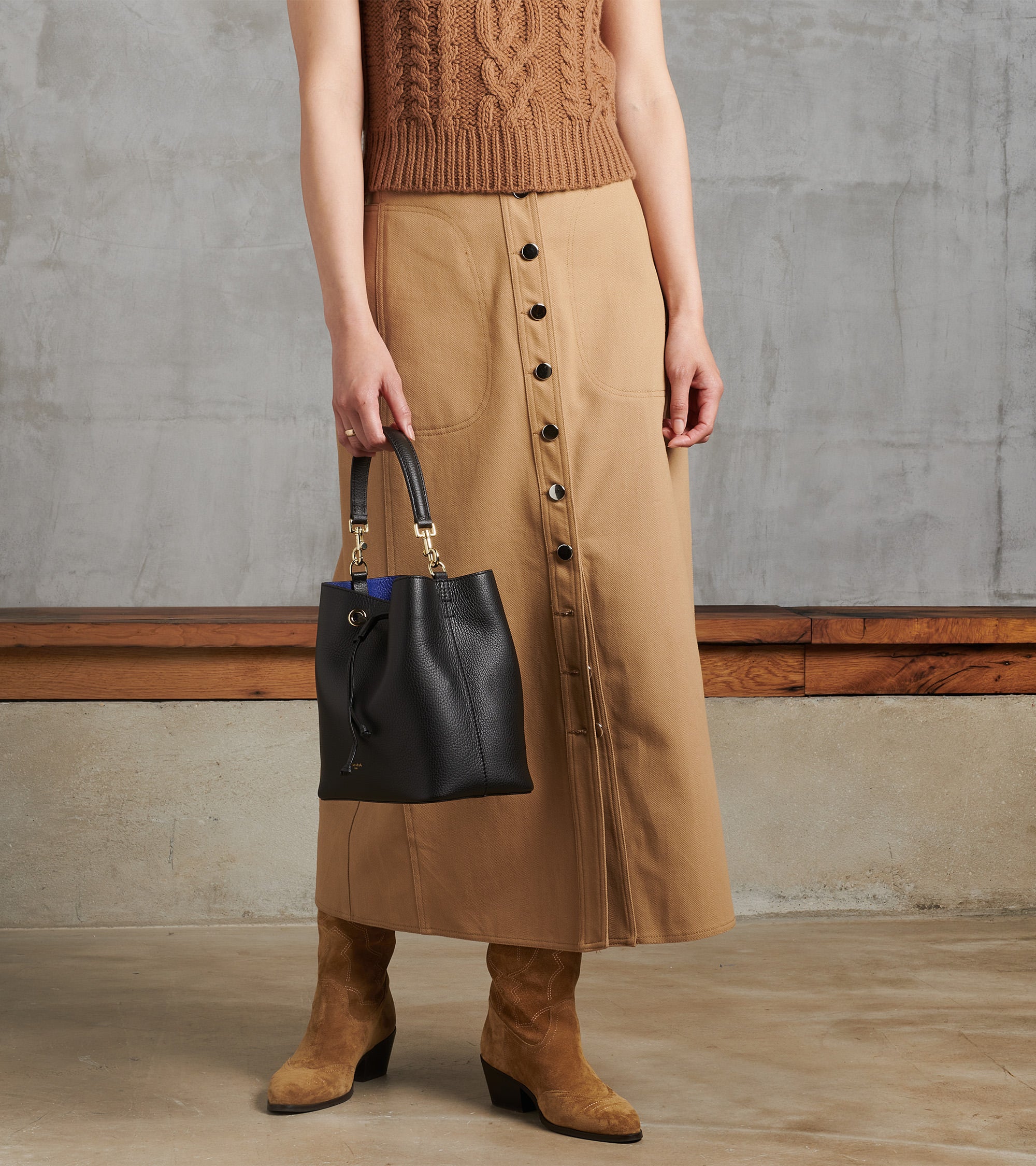 Bucket Bag Louise aus genarbtem Leder