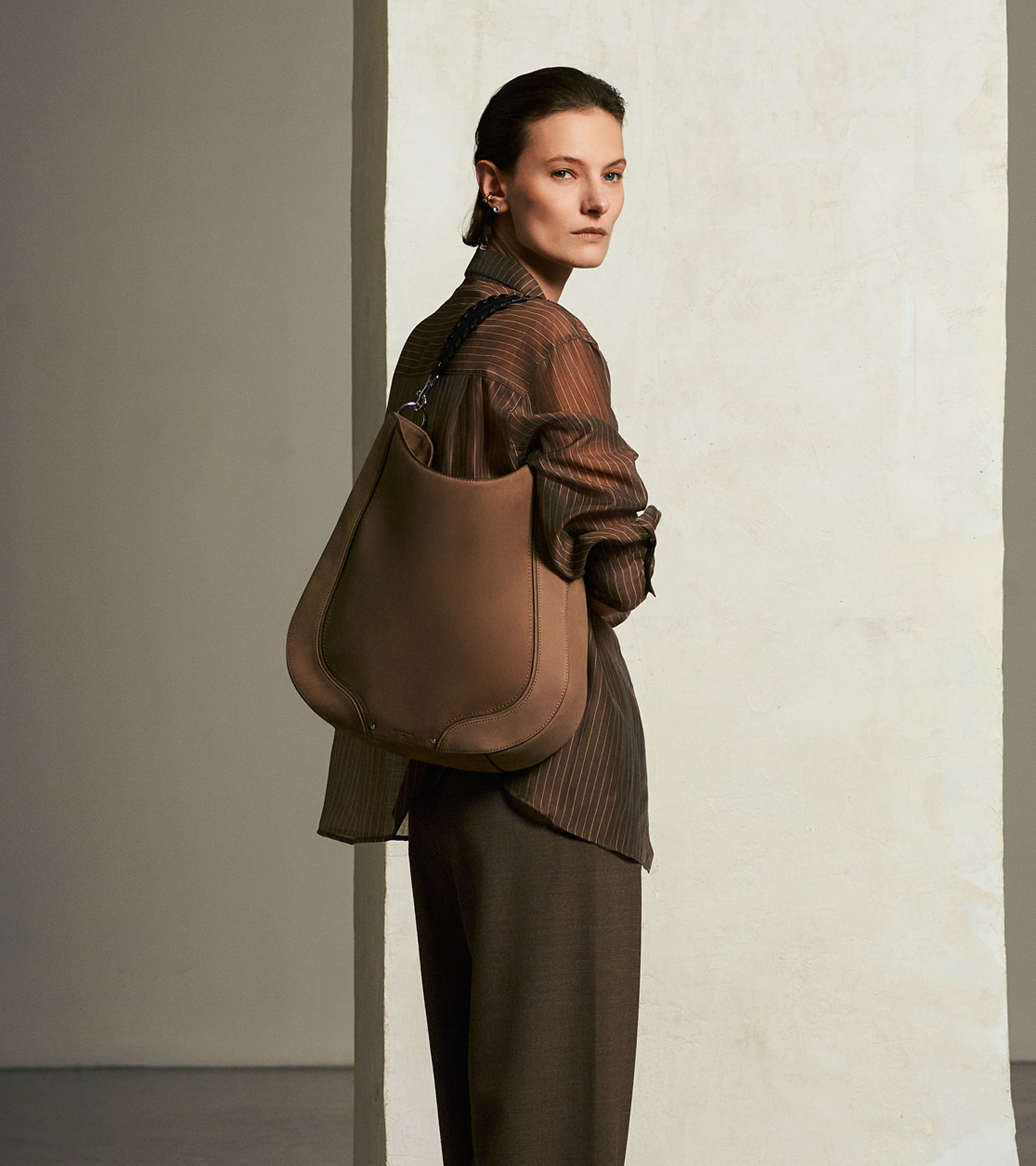 Sac hobo moyen modèle Ella en cuir lisse et nubuck