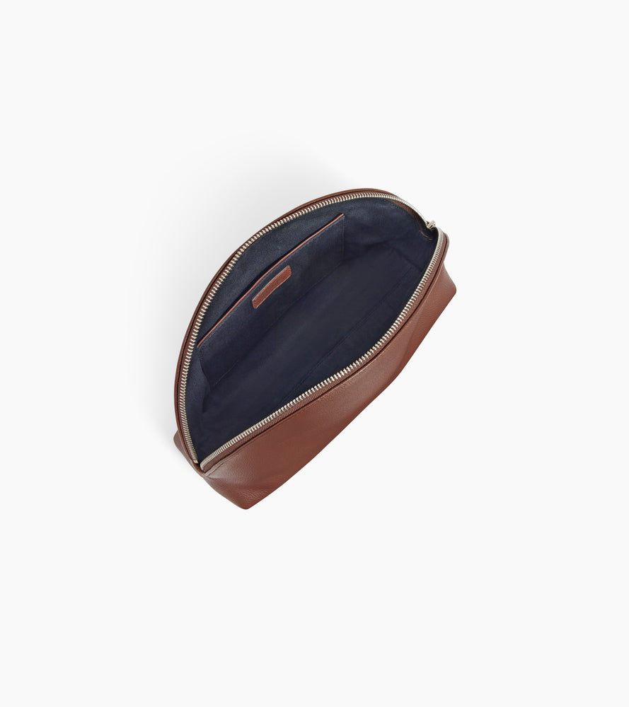 Trousse de toilette demi-lune en cuir grainé